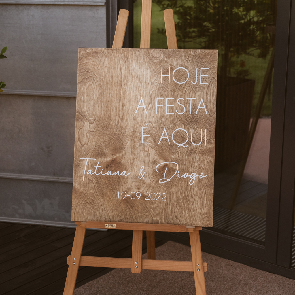 Placa de boas-vindas em madeira