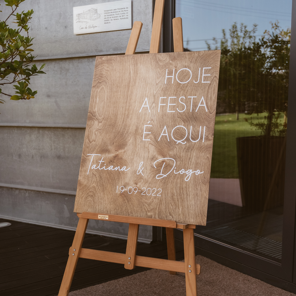 Placa de boas-vindas em madeira