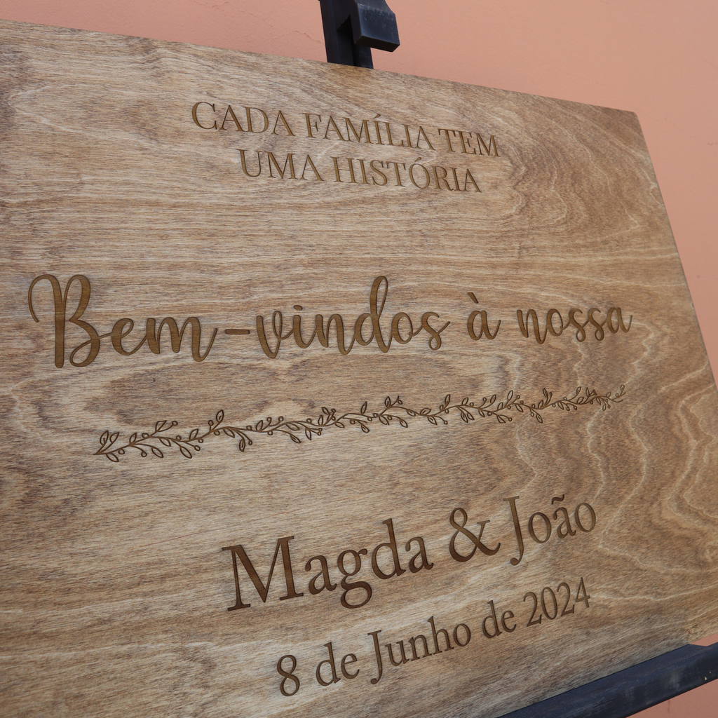 Placa de boas-vindas em madeira rústica